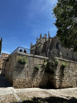Monasterio de San Juan de los Reyes by null
