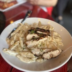 Carmine's - Make your own: penne, chicken, Alfredo