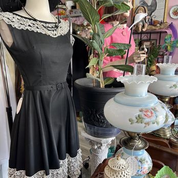 Vintage Home Dwelling - Few vintage clothes to choose from . - Used, Vintage & Consignment Near Me - San Mateo, California Vintage Home Dwelling - Few vintage clothes to choose from . - Used, Vintage & Consignment Near Me - San Mateo, California