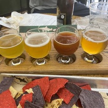 Dogfish Head Milton Brewery - A flight - Breweries Near Me - Milton, Delaware Dogfish Head Milton Brewery - A flight - Breweries Near Me - Milton, Delaware