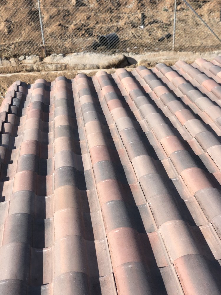 Slide of B&I Roofing