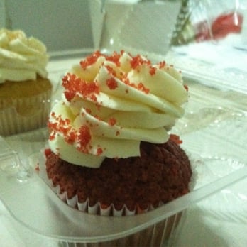 Brooklyn Cupcake - Red velvet cream cheese frosting & delicious dulce de leche - Cupcakes Near Me - Brooklyn, New York