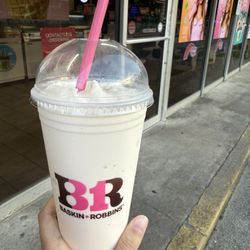 Baskin Robbins - Vanilla milkshake