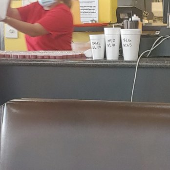 Rosie's - Employee faking wearing a mask by wearing it on her chin - Mexican Near Me - Calimesa, California Rosie's - Employee faking wearing a mask by wearing it on her chin - Mexican Near Me - Calimesa, California