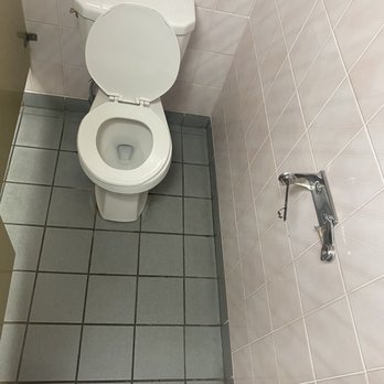 Pomodoro - No toilet paper , both stalls - Pizza Near Me - Mississauga, Ontario