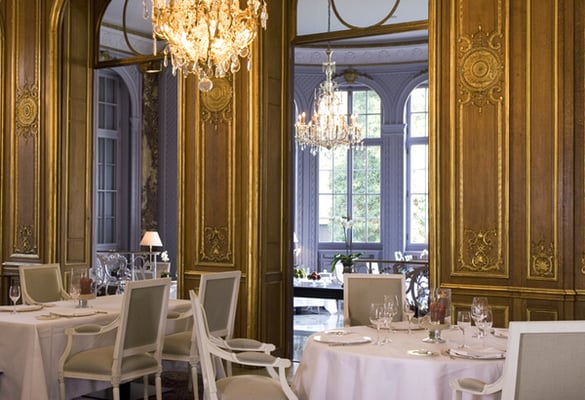 Restaurant im Schlosshotel Berlin by Patrick Hellmann by null