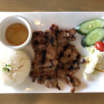 Broken Rice - We thought this was lemongrass chicken, but it ended up being BBQ chicken. - Vietnamese Near Me - Honolulu, Hawaii