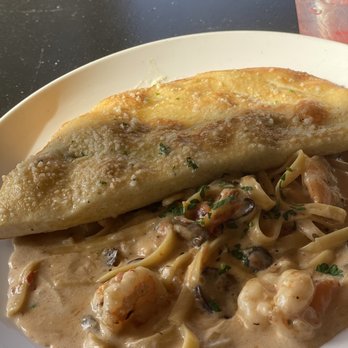 matchbox - Chicken Fettuccine Alfredo I substituted the chicken for shrimp - New American Near Me - Sunrise, Florida