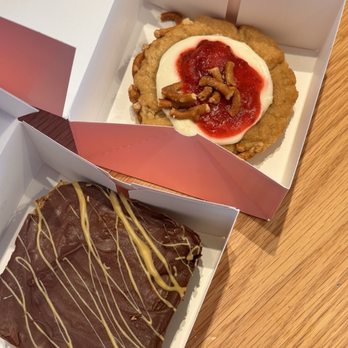 Crumbl - Cerritos - Dubai Chocolate Brownie and Strawberry Pretzel Pie - Bakeries Near Me - Cerritos, California Crumbl - Cerritos - Dubai Chocolate Brownie and Strawberry Pretzel Pie - Bakeries Near Me - Cerritos, California