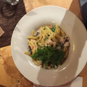 Rossini - Nudeln Penne mit Spinat, Hühnchenfleisch und Champignons - Italian Near Me - Kühlungsborn, MV Rossini - Nudeln Penne mit Spinat, Hühnchenfleisch und Champignons - Italian Near Me - Kühlungsborn, MV