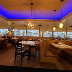Copperstone's of Waterford - Plenty of seating, nice and clean