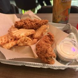 Fuku - Kids' chicken tenders and fries meal
