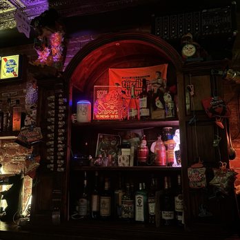 Snappy's Small Bar - decoration - Dive Bars Near Me - Washington, DC, District of Columbia
