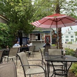 Wiley's - Outdoor seating