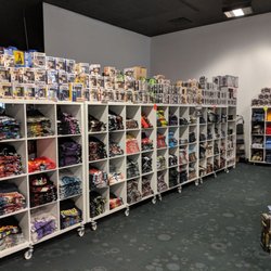 Hollywood Heroes & Villains - Lots of t-shirts and even more pop toys