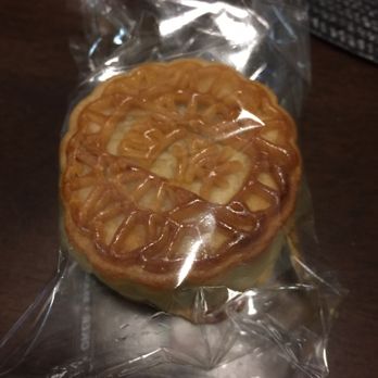 Pine House Bakery - Mini moon cake with yellow lotus paste and no egg yolk - Bakeries Near Me - Vancouver, British Columbia Pine House Bakery - Mini moon cake with yellow lotus paste and no egg yolk - Bakeries Near Me - Vancouver, British Columbia