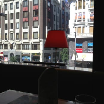 VIPS Gran Vía - Vistas desde la planta de arriba - American Near Me - Madrid, M VIPS Gran Vía - Vistas desde la planta de arriba - American Near Me - Madrid, M