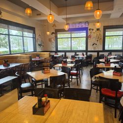 Rosenfeld's Jewish Deli - Dining area