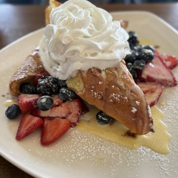 Starling Diner - Stuffed French Toast Berries - New American Near Me - Long Beach, California Starling Diner - Stuffed French Toast Berries - New American Near Me - Long Beach, California