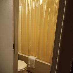Venice Inn Motel - Small but clean bath.