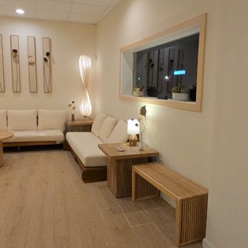Sen Wellness House - Waiting area - Yoga Near Me - Sacramento, California Sen Wellness House - Waiting area - Yoga Near Me - Sacramento, California