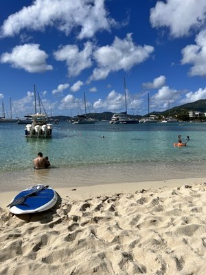 Dinghy's Beach Bar & Grill by null