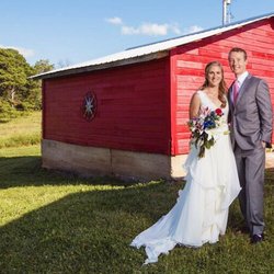 Edg-Clif Vineyard, Winery & Brewery - Red barn is the perfect backdrop for White Dresses!