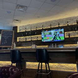 Luigi's Italian Restaurant - Beautiful bar