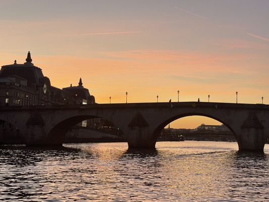 Bateaux-Mouches by null
