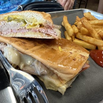 Gastropit Ellisville - Cuban with fries - Barbeque Near Me - Ellisville, Missouri Gastropit Ellisville - Cuban with fries - Barbeque Near Me - Ellisville, Missouri