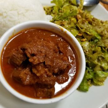 Burma Superstar - Beef curry lunch with the tea leaf salad - Burmese Near Me - Alameda, California Burma Superstar - Beef curry lunch with the tea leaf salad - Burmese Near Me - Alameda, California