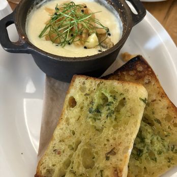 Le Lapin Sauté - Fondue - French Near Me - Quebec City, Quebec Le Lapin Sauté - Fondue - French Near Me - Quebec City, Quebec