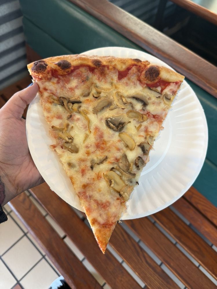 Erma Deli & Pizzeria Logo