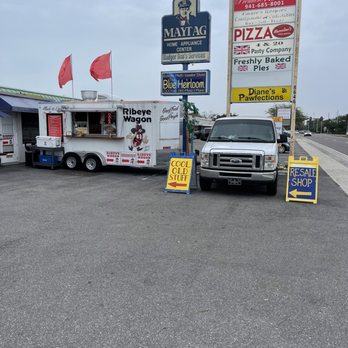 Funky Fusion Srq - a food truck and a pizza truck - Food Trucks Near Me - Sarasota, Florida