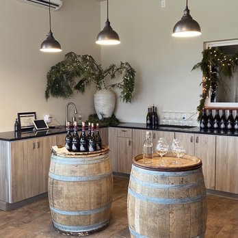 Nysa Vineyard - Nysa tasting room in Dundee - Wineries Near Me - Dundee, Oregon Nysa Vineyard - Nysa tasting room in Dundee - Wineries Near Me - Dundee, Oregon