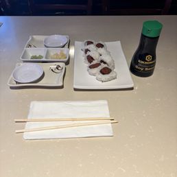 Spicy tuna roll & set up for 2 Spicy Tuna Roll Spicy tuna roll & set up for 2 Spicy Tuna Roll