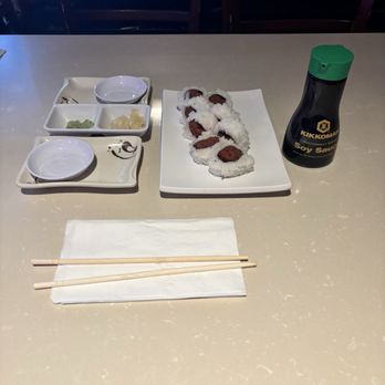 Hon Ramen - Spicy tuna roll & set up for 2 Spicy Tuna Roll - Ramen Near Me - Bakersfield, California Hon Ramen - Spicy tuna roll & set up for 2 Spicy Tuna Roll - Ramen Near Me - Bakersfield, California