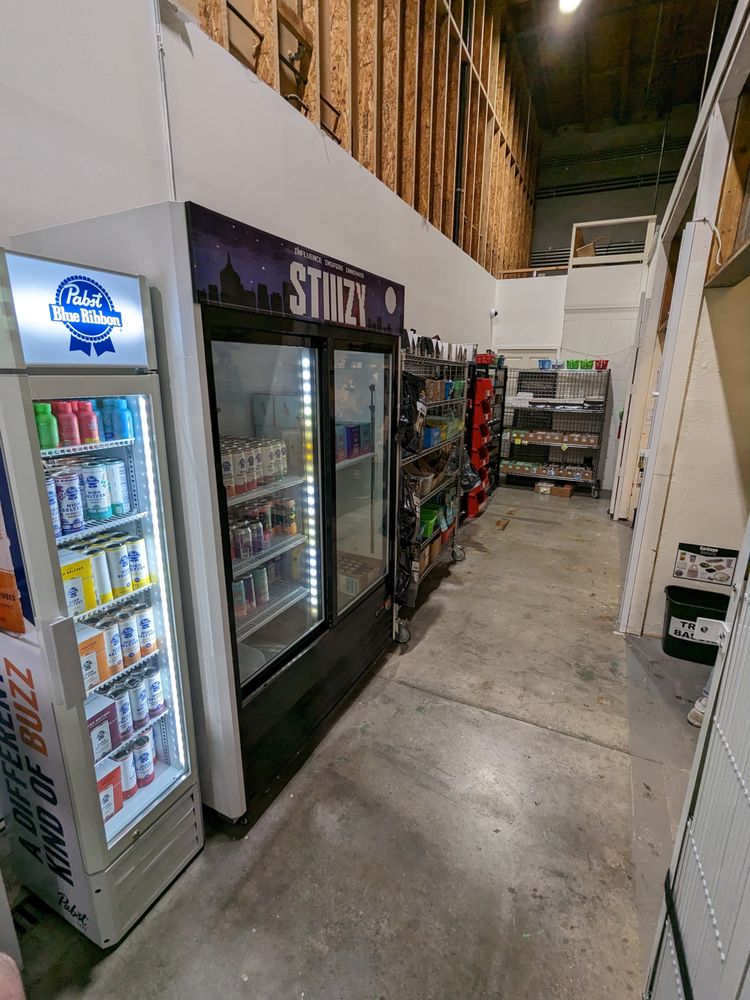 THE HOOK OUTLET WATSONVILLE 35 Photos & 29 Reviews 11 Hangar Way