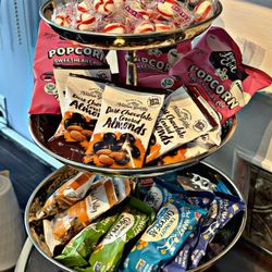 Pearl Aesthetic Perfecting Studio - Complementary Nibbles
