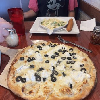 Zana's Wood Fire Pizza - Alfredo with broccoli and Bianca pizza (mozzarella and ricotta) with black olives - Desserts Near Me - DeKalb, Illinois