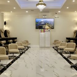 La Nails Salon