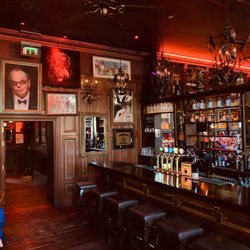 Rive Gauche - Huge restaurant with huge bar