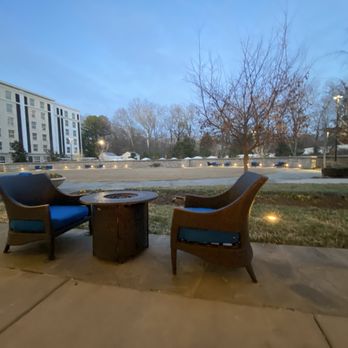 The Guest House At Graceland - Outdoor seating - Hotels Near Me - Memphis, Tennessee The Guest House At Graceland - Outdoor seating - Hotels Near Me - Memphis, Tennessee