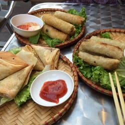 Small Hanoi - Miam ! Des nems et des samosas !