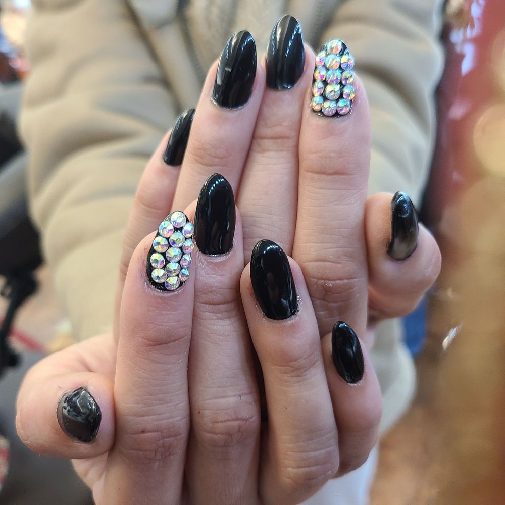New Tiffany Nails & Spa Logo