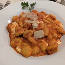 E & V Restaurant - Gnocchi Sorrentino.