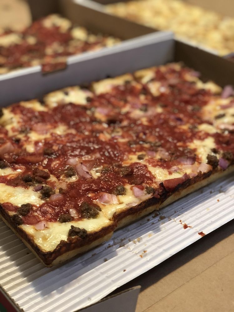 CLOVERLEAF PIZZA Updated August 2024 19 Photos & 37 Reviews 54786