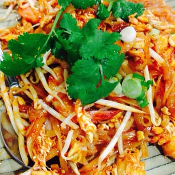 Green Basil Thai - Chicken and shrimp pad Thai - Thai Near Me - Calabasas, California Green Basil Thai - Chicken and shrimp pad Thai - Thai Near Me - Calabasas, California