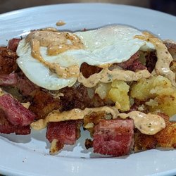 The Copperpot Cafe - Smokin' Corned Beef Hash & eggs w/chipotle aioli