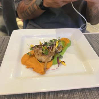 United Polaris Lounge - Scallops - Airport Lounges Near Me - Houston, Texas